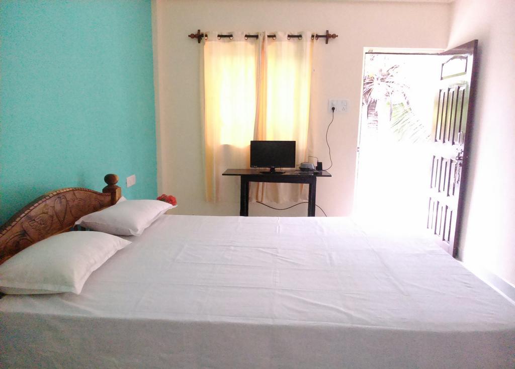 La Blanche Guest House Calangute Zimmer foto