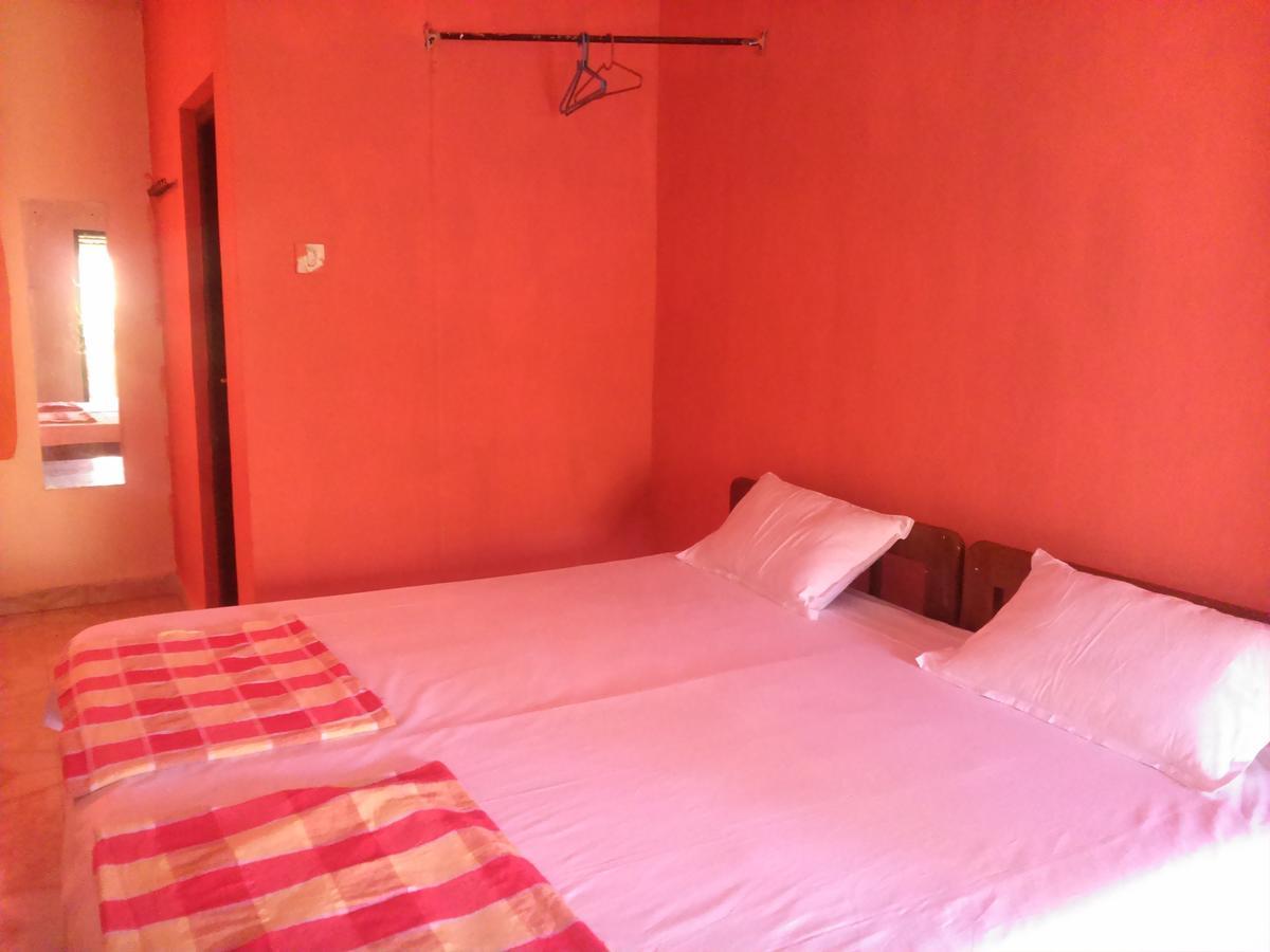 La Blanche Guest House Calangute Zimmer foto