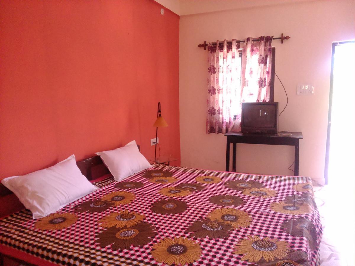La Blanche Guest House Calangute Zimmer foto